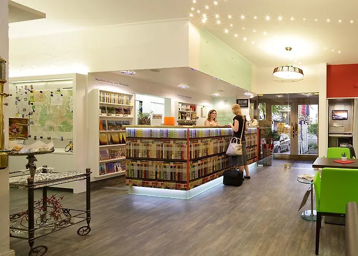 Park Post מלון 4*