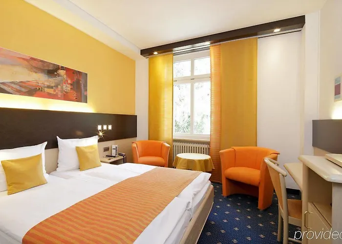 Park Post מלון 4*